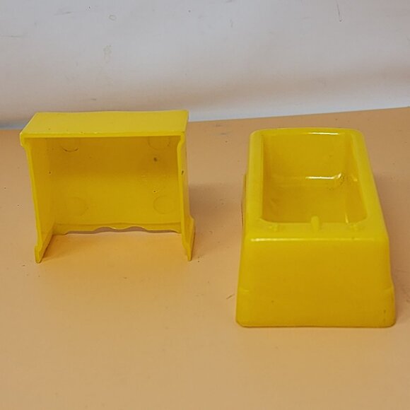 Vintage Superior Dollhouse Furniture Set Red&Yellow With 3 Wine Goblets Plastic - Picture 6 of 13